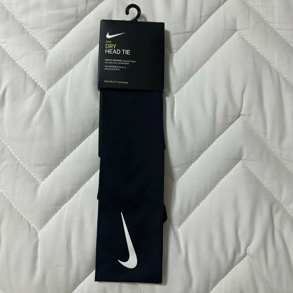 NIKE OS Dri-FIT Unisex BlackโWhite Logo Athletic Headband Tie
